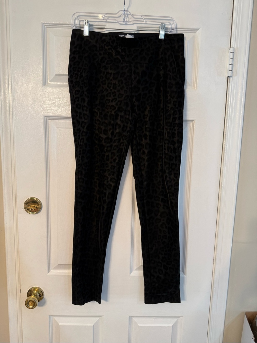 Frank Lyman Design Black Leopard Print Leggings